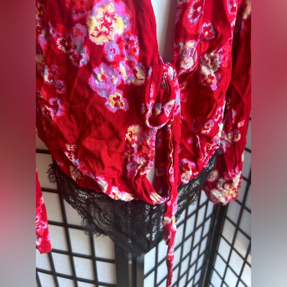 Free People Forties Feels Bodysuit Size Large Floral Red Bell Sleeve Lace Boho - Picture 6 of 9